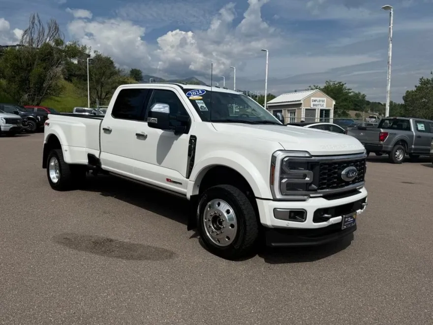 2024 Ford F-450 photo 1