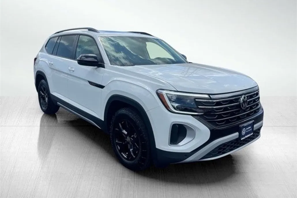 2025 Volkswagen Atlas Peak Edition photo 1