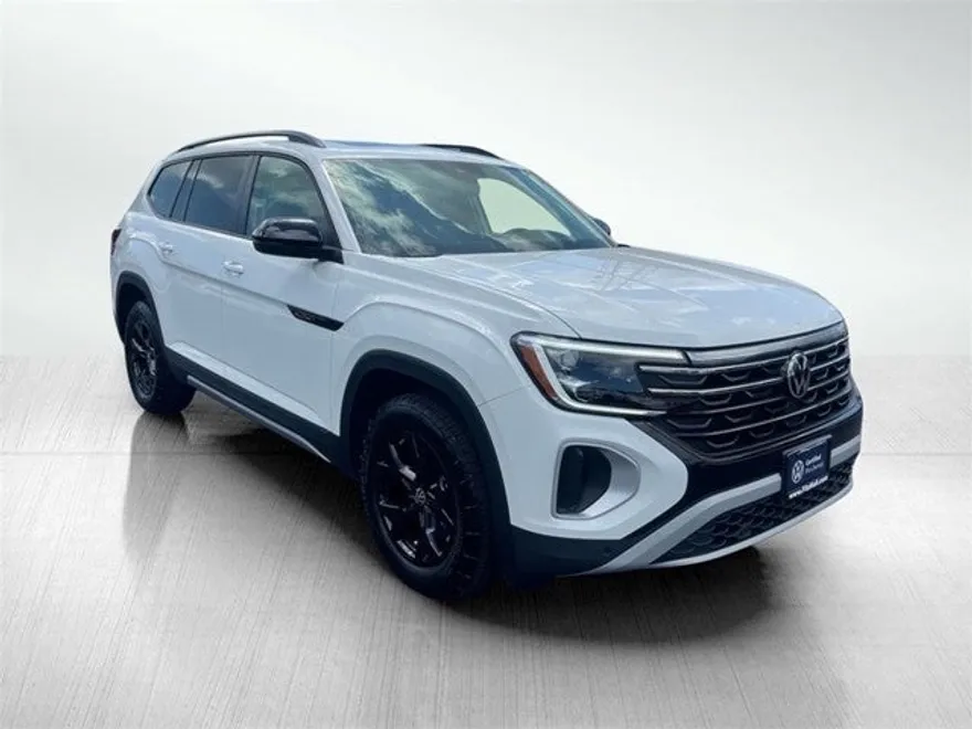 2025 Volkswagen Atlas Peak Edition photo 1