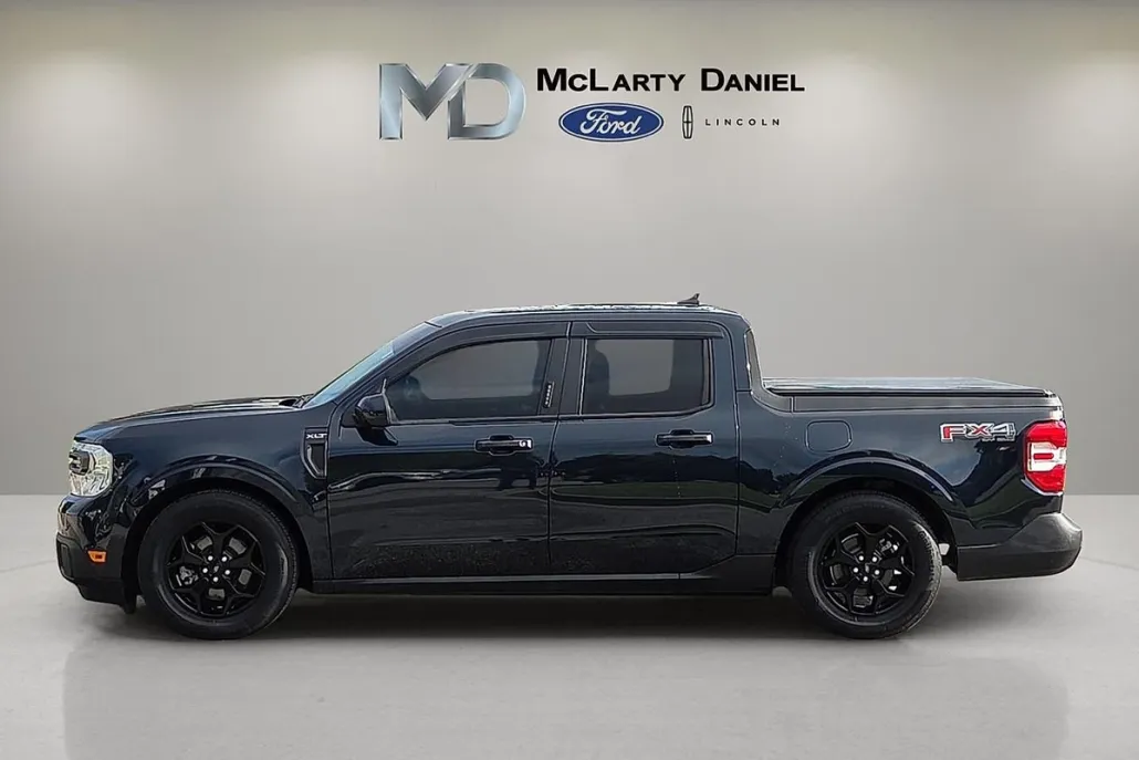 2022 Ford Maverick XLT photo 1