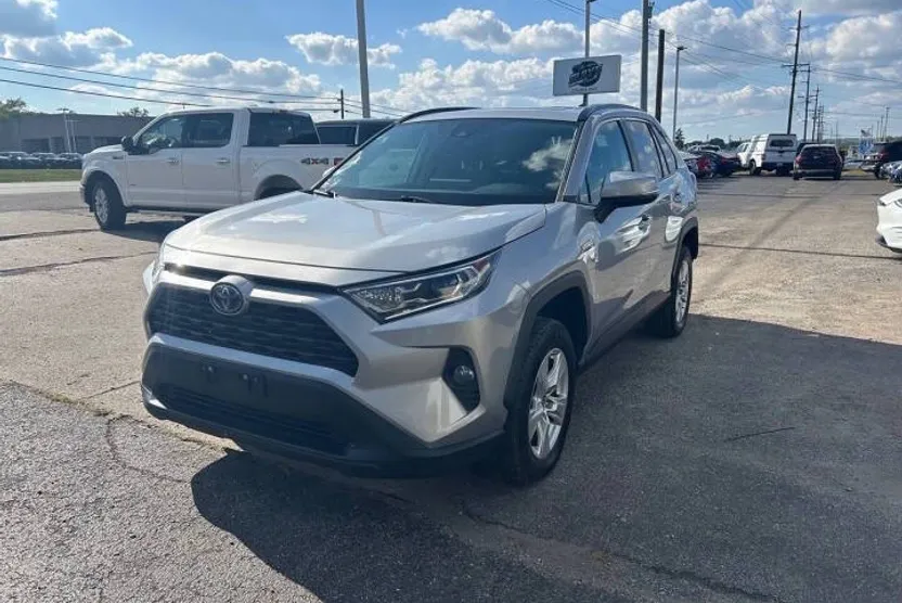 2021 Toyota RAV4 Hybrid XLE photo 1