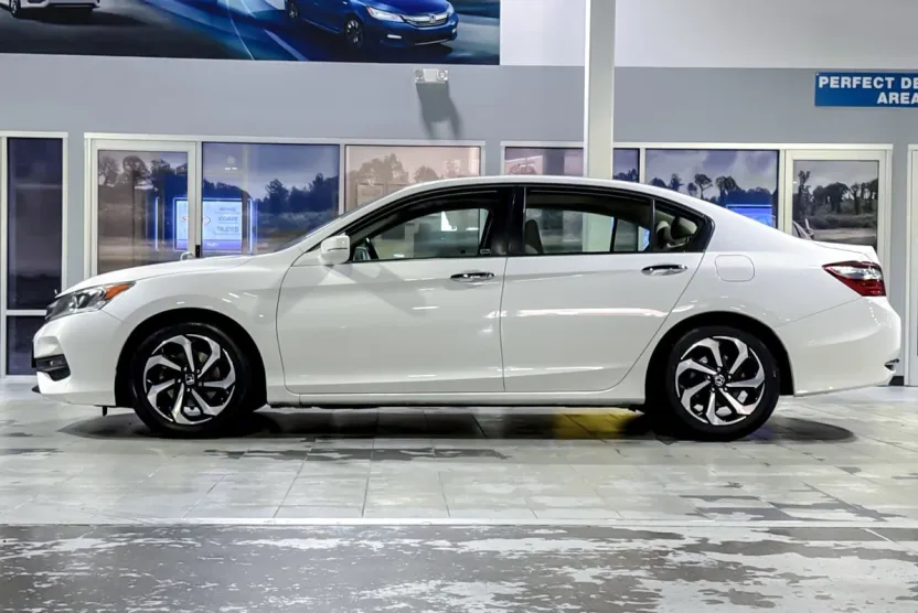 2017 Honda Accord EX-L photo 1