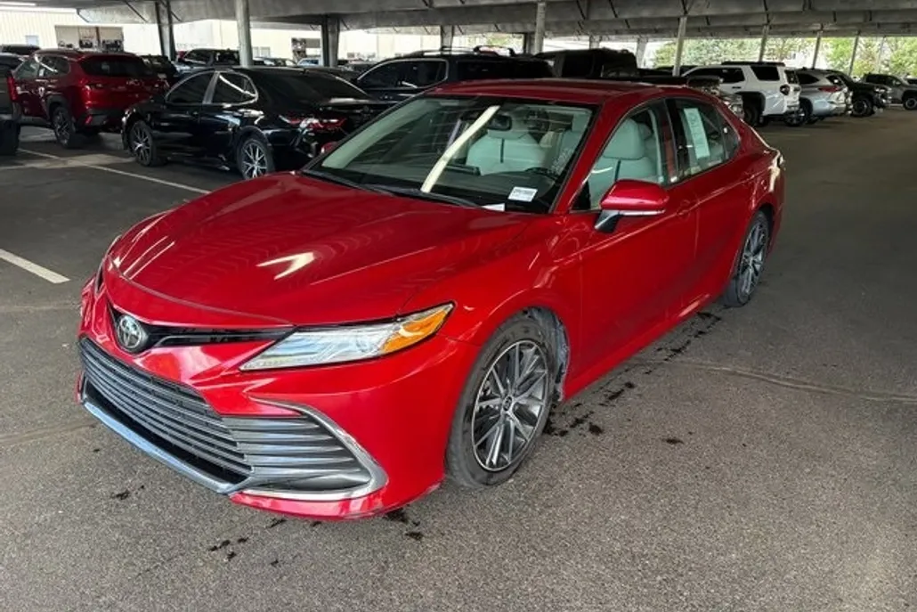 2023 Toyota Camry XLE photo 1