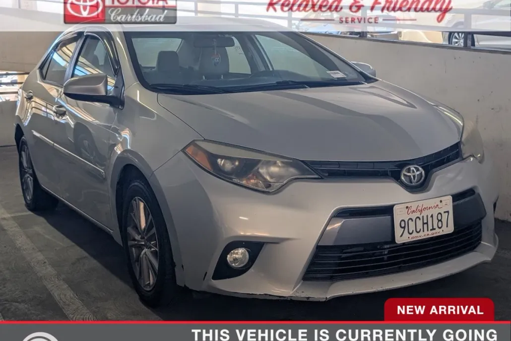 2015 Toyota Corolla LE Plus photo 1