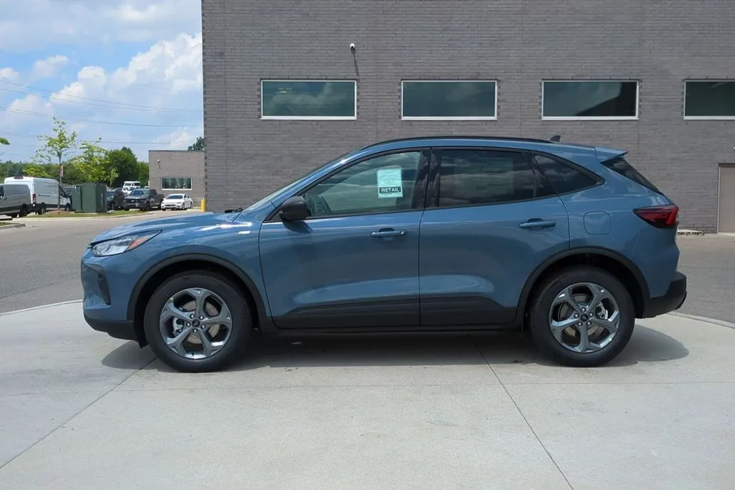 2025 Ford Escape ST-Line photo 1