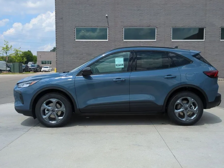 2025 Ford Escape ST-Line photo 1