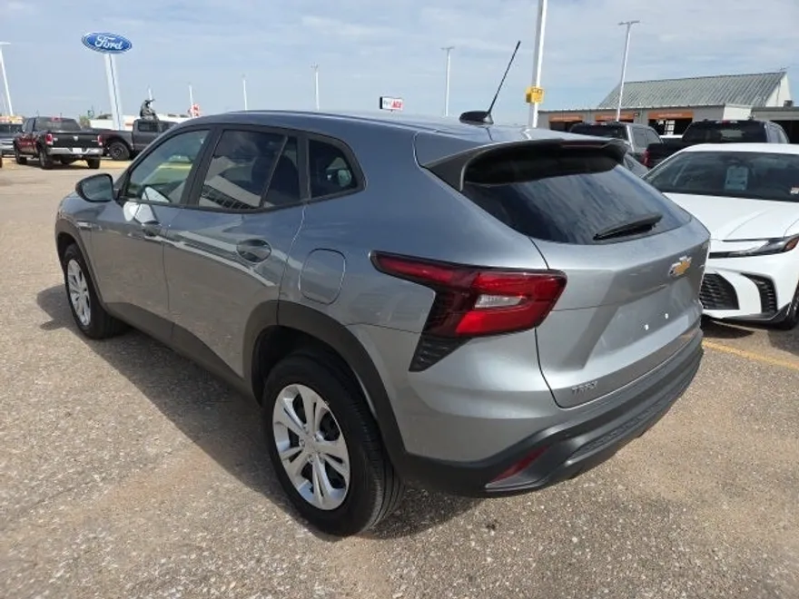 2025 Chevrolet Trax LS photo 1