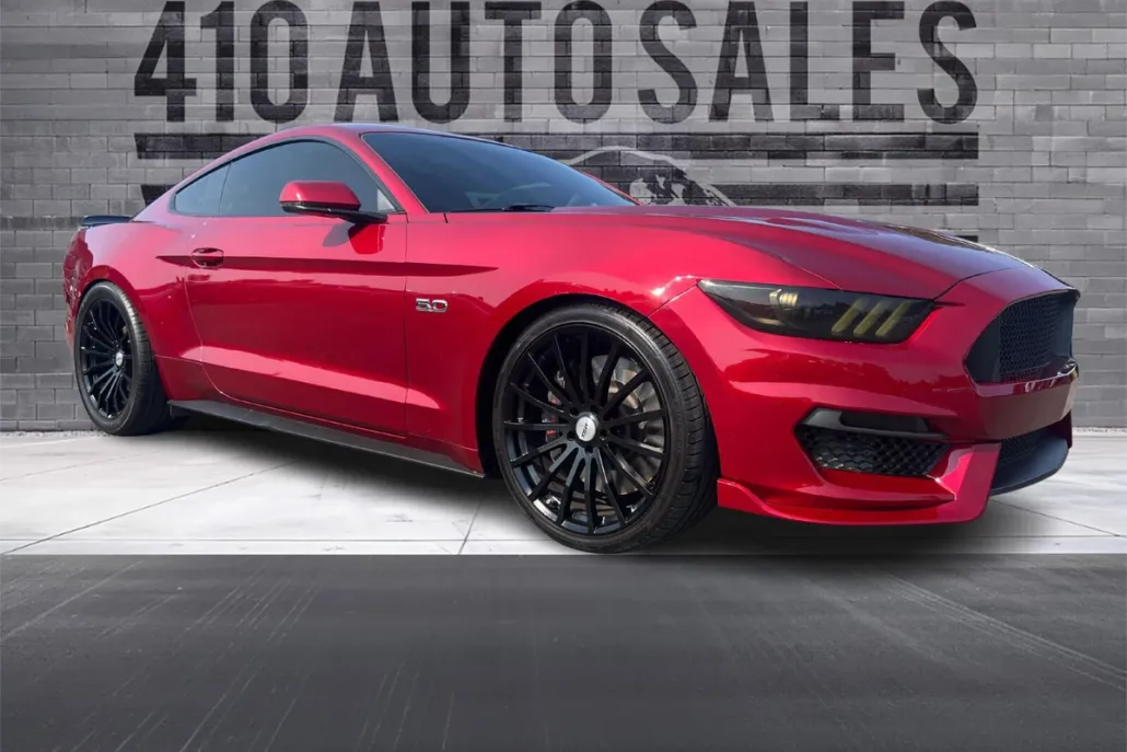 2016 Ford Mustang Premium photo 1