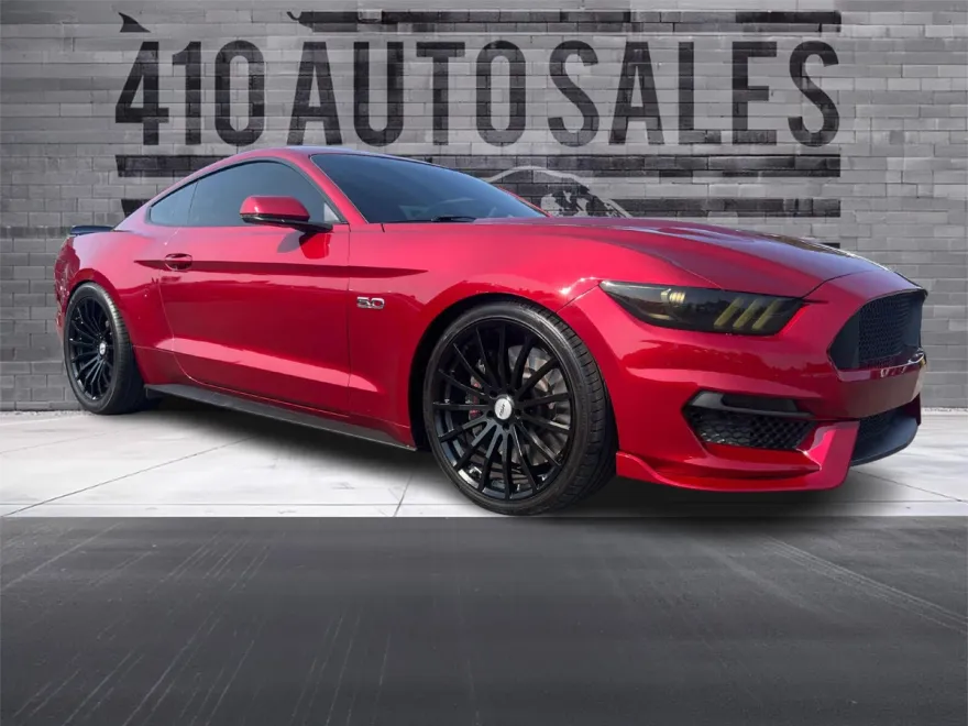 2016 Ford Mustang Premium photo 1
