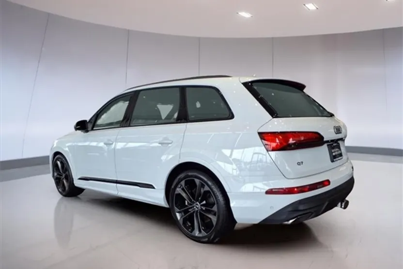 2025 Audi Q7 photo 1
