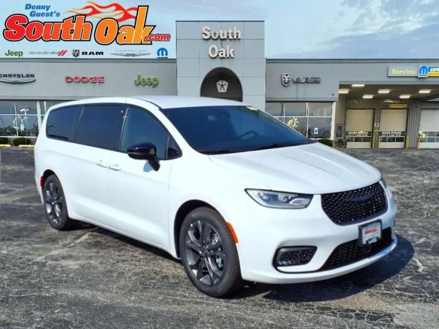 2026 Chrysler Pacifica photo 1