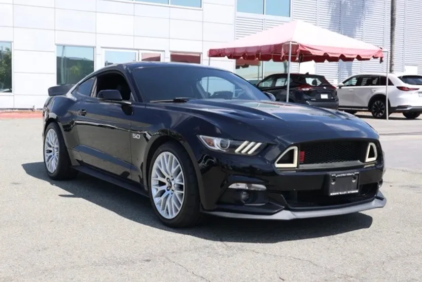 2017 Ford Mustang GT Premium photo 1