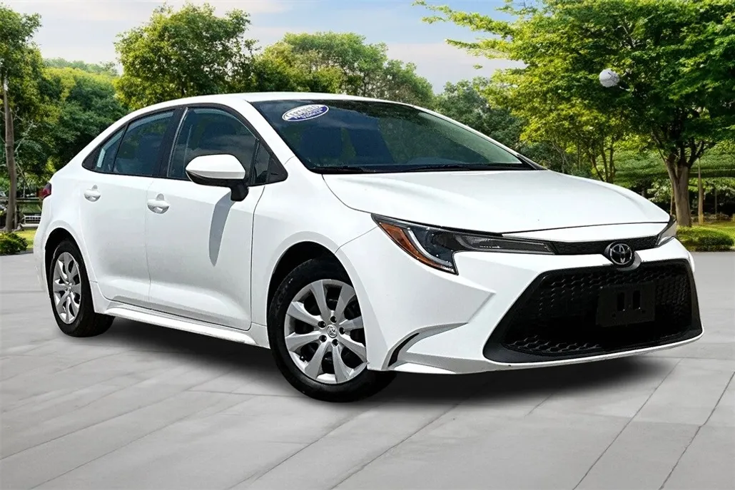 2022 Toyota Corolla LE photo 1