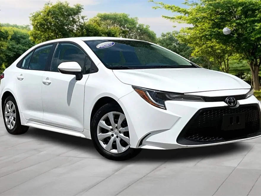 2022 Toyota Corolla LE photo 1