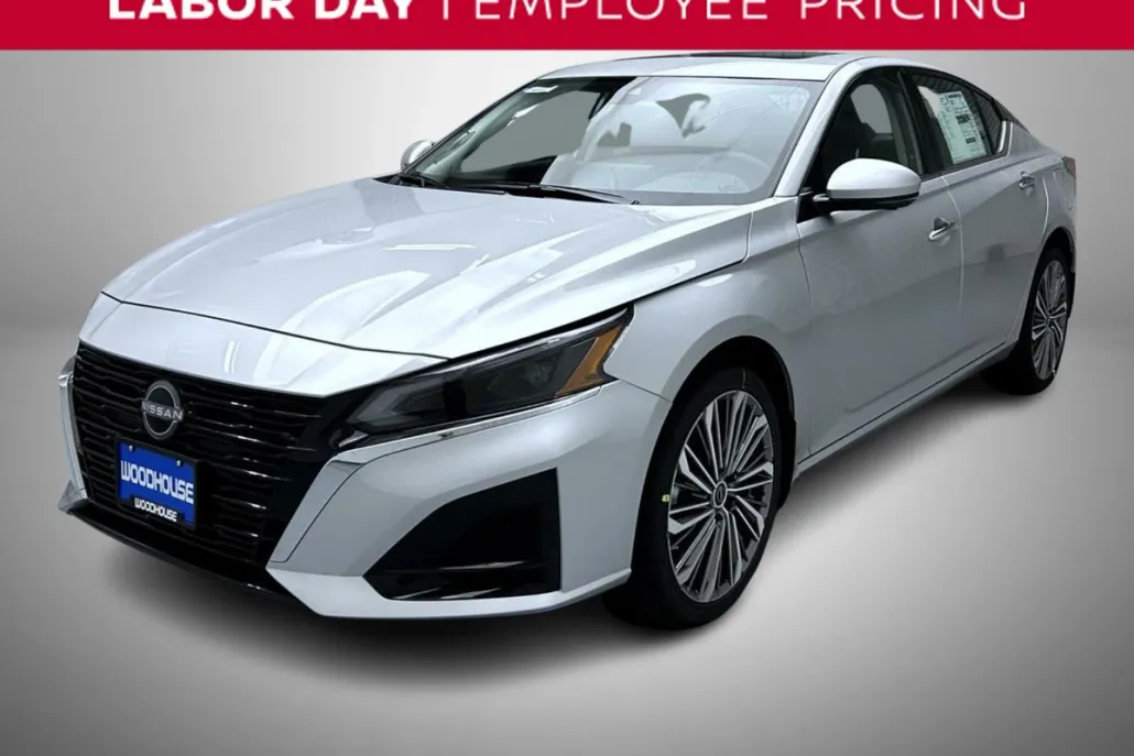 2025 Nissan Altima 2.5 SL photo 1