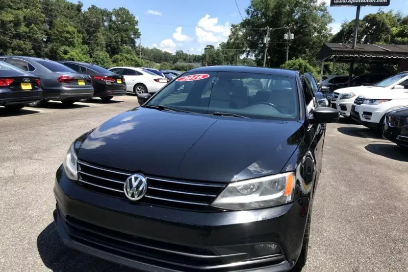 2016 Volkswagen Jetta Sport photo 1