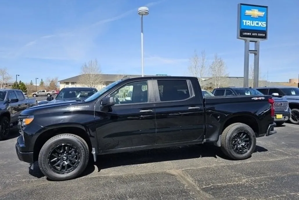 2023 Chevrolet Silverado 1500 Custom photo 1