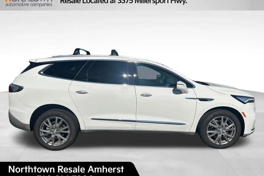 2023 Buick Enclave Essence photo 1