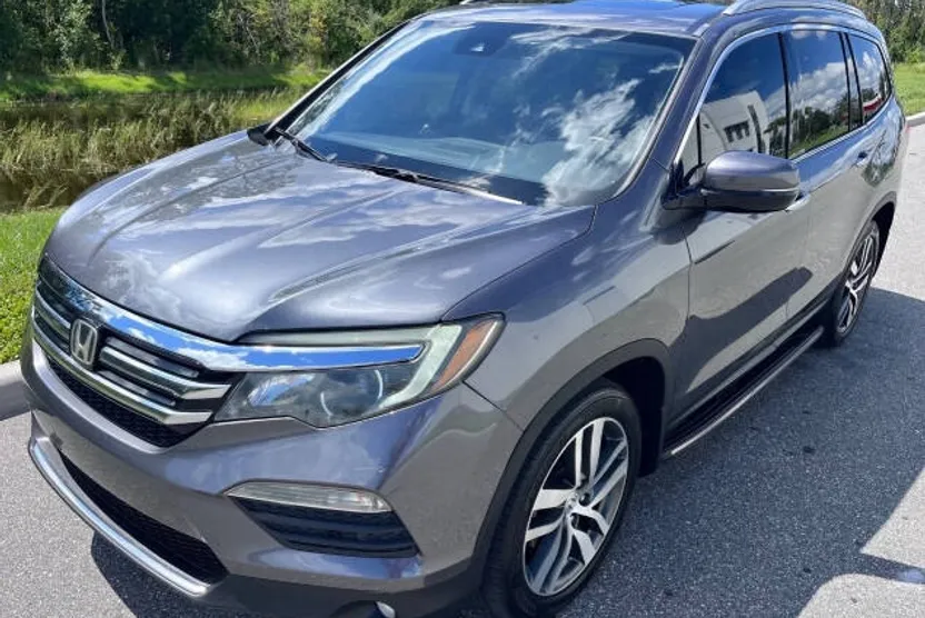 2016 Honda Pilot Touring photo 1