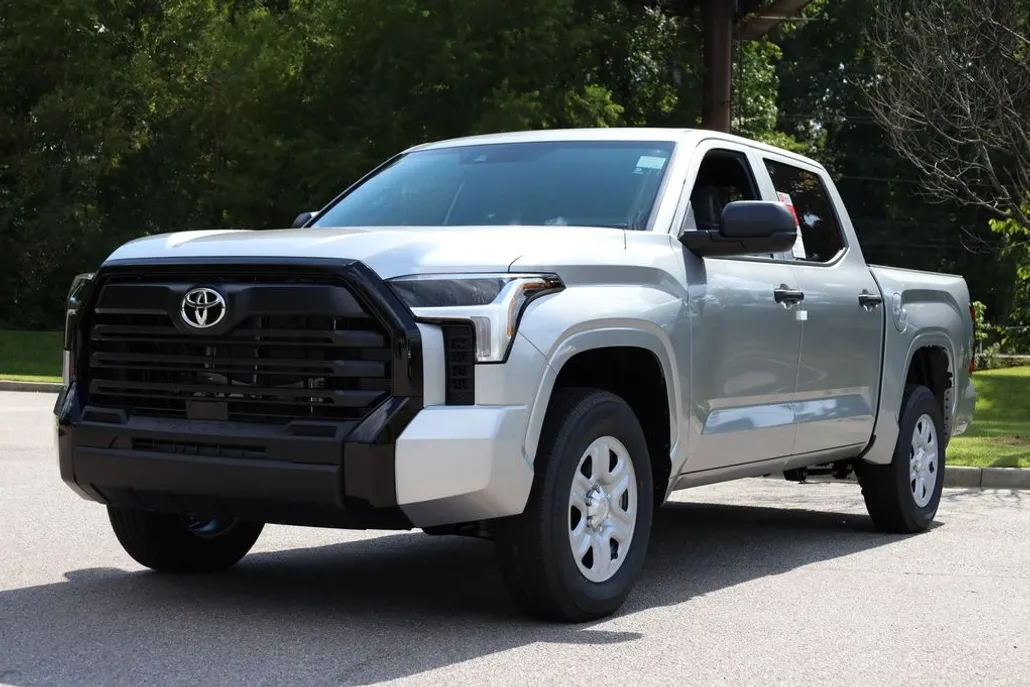 2026 Toyota Tundra SR CrewMax photo 1