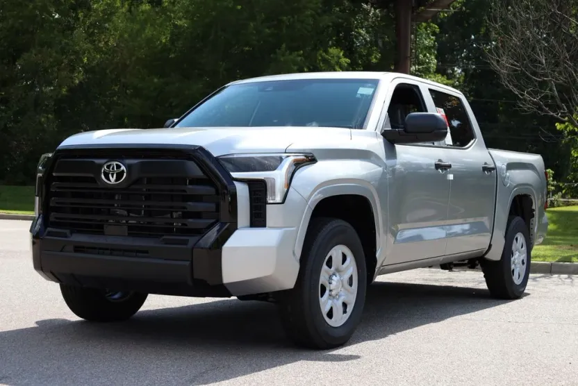 2026 Toyota Tundra SR CrewMax photo 1