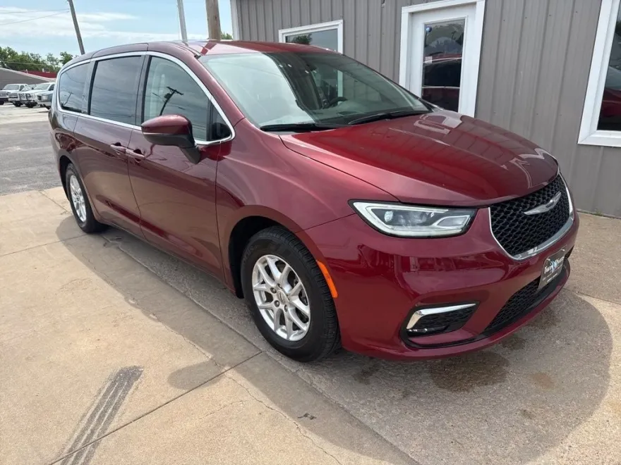 2023 Chrysler Pacifica Touring L photo 1