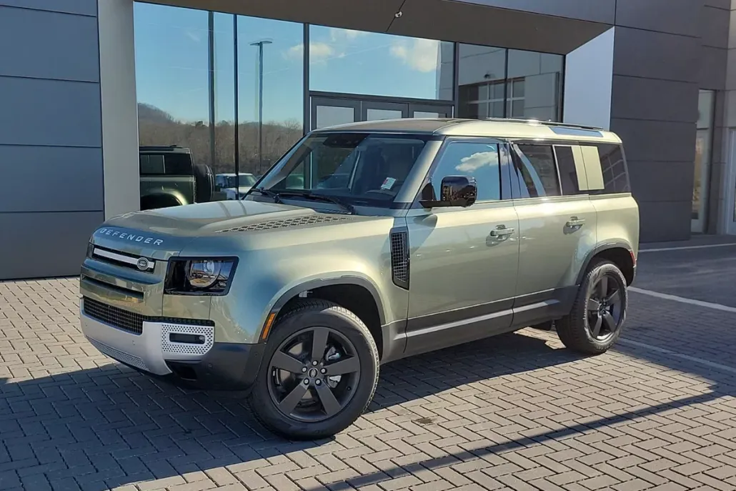 2025 Land Rover Defender 110 S photo 1