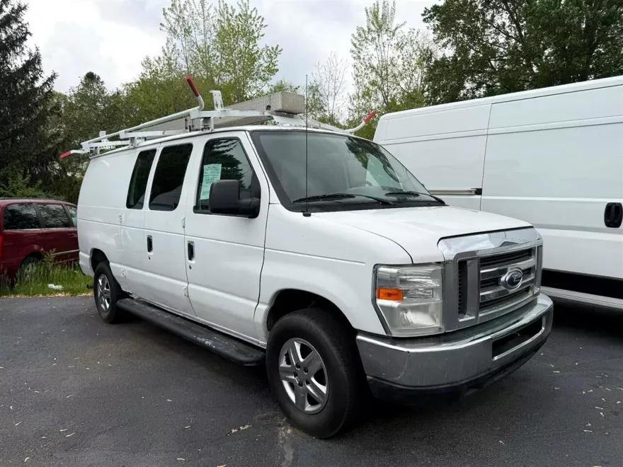 2008 Ford E-250 photo 1