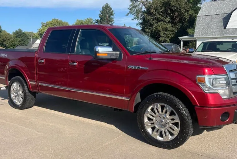 2014 Ford F-150 Platinum photo 1