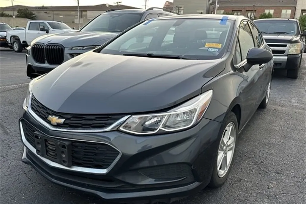 2018 Chevrolet Cruze LT photo 1