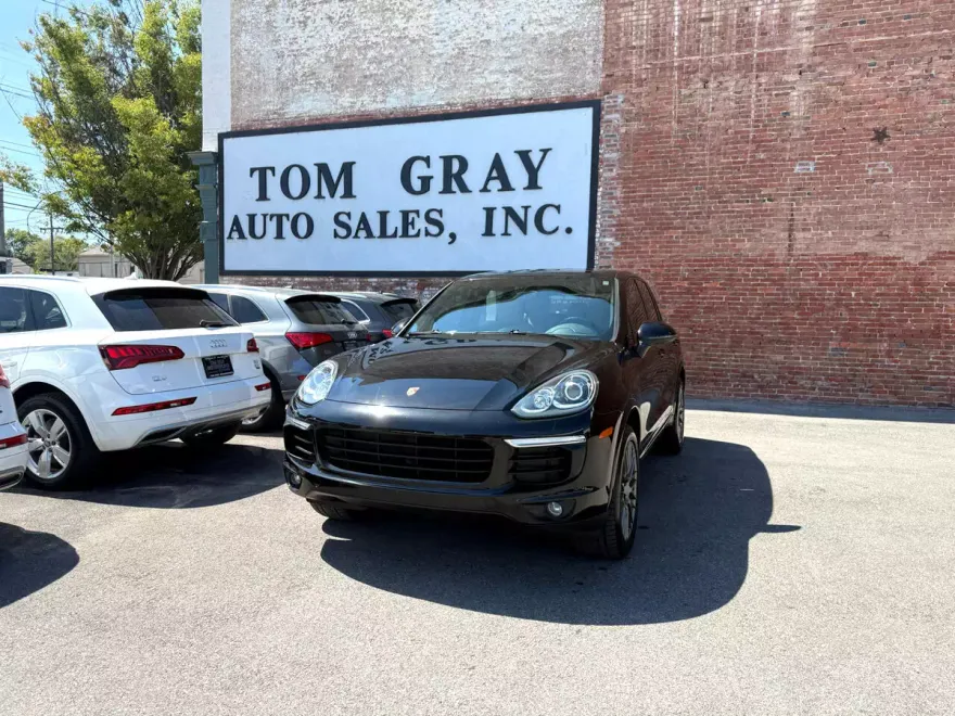 2018 Porsche Cayenne Platinum Edition photo 1