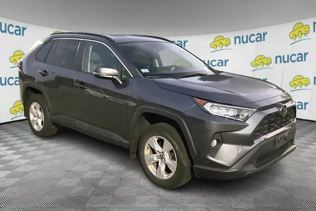 2021 Toyota RAV4 XLE photo 1