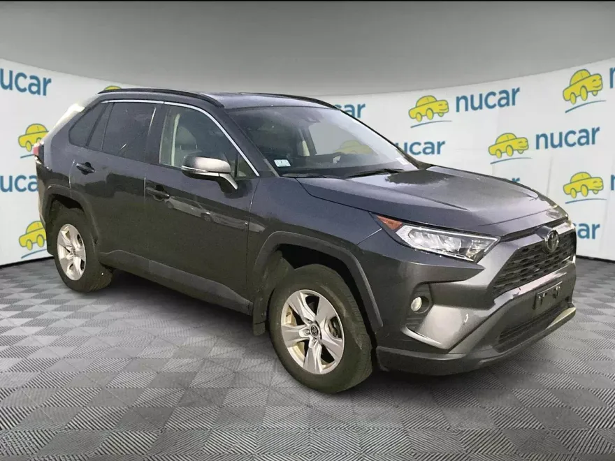 2021 Toyota RAV4 XLE photo 1