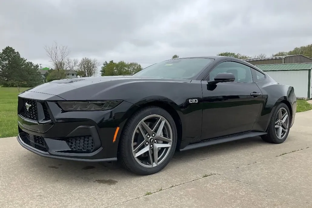 2025 Ford Mustang GT Premium photo 1