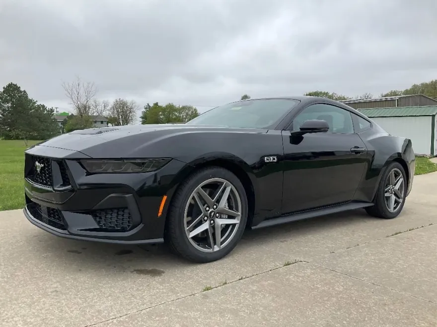2025 Ford Mustang GT Premium photo 1