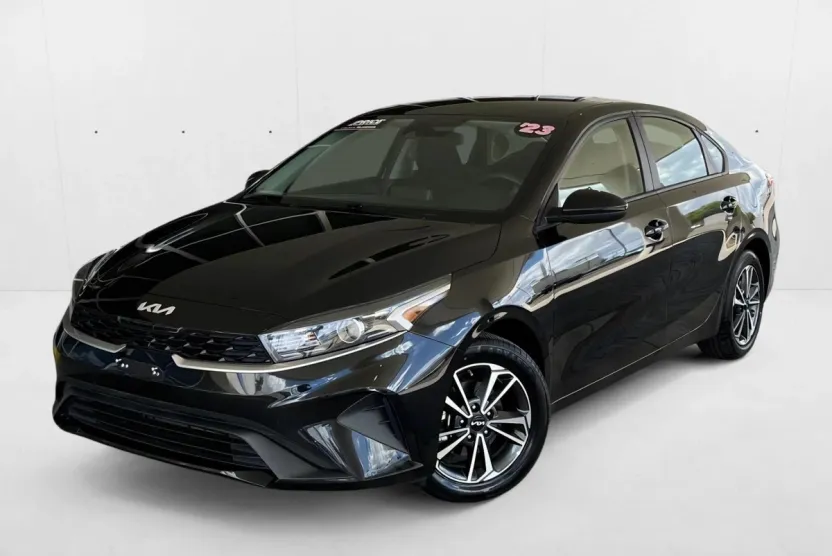 2023 Kia Forte LXS photo 1