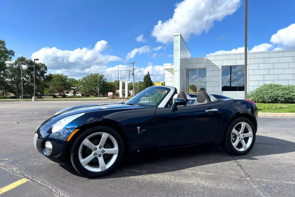 2006 Pontiac Solstice Convertible photo 1