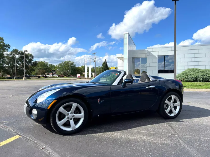 2006 Pontiac Solstice Convertible photo 1