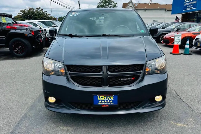 2014 Dodge Grand Caravan SXT photo 1