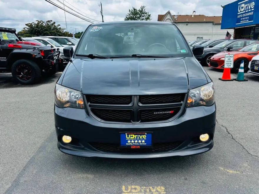 2014 Dodge Grand Caravan SXT photo 1