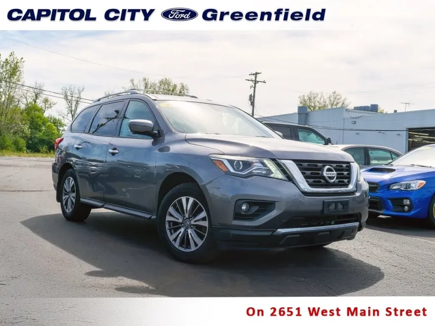 2017 Nissan Pathfinder SL photo 1