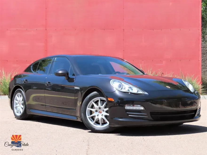 2012 Porsche Panamera 4 photo 1