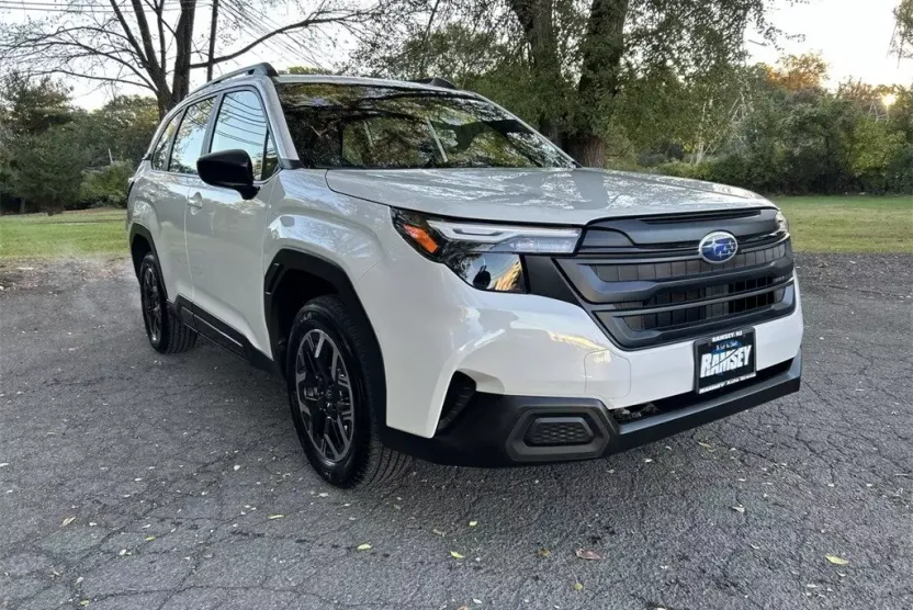 2025 Subaru Forester Base photo 1