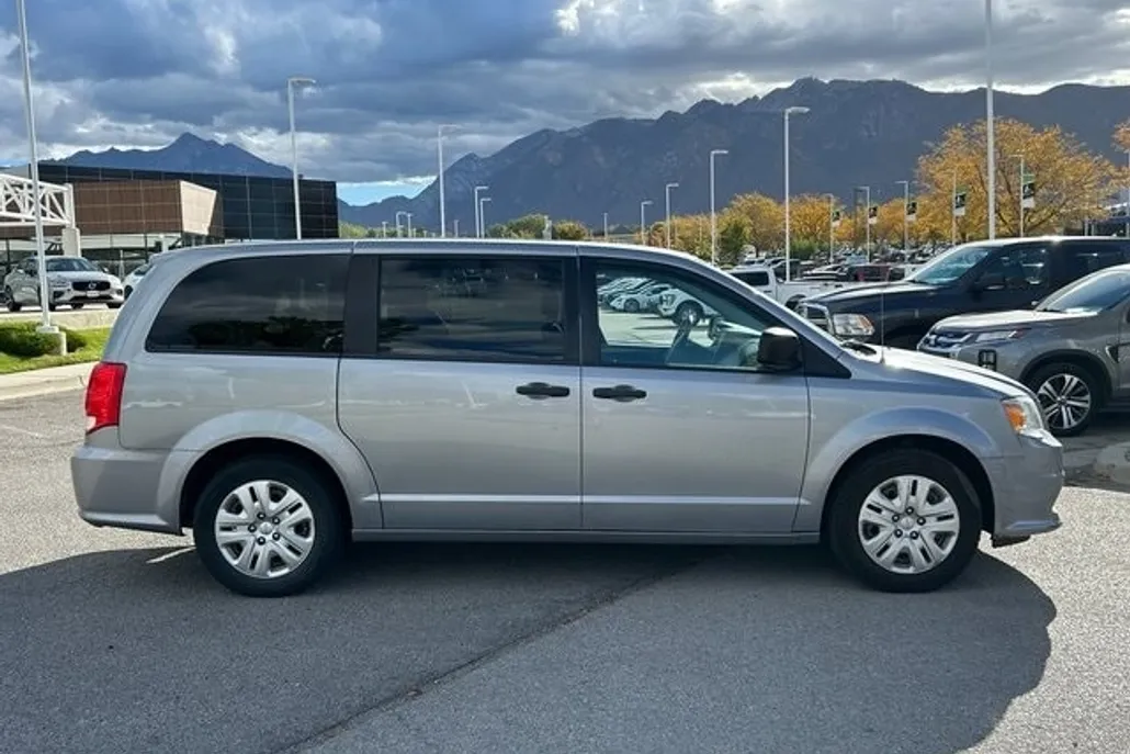 2019 Dodge Grand Caravan SE photo 1