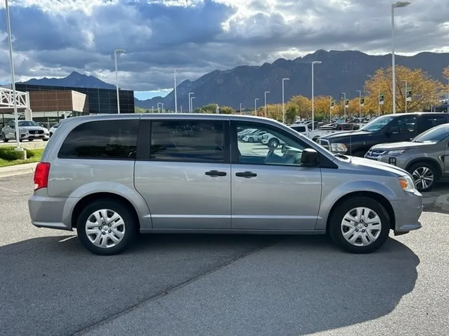 2019 Dodge Grand Caravan SE photo 1