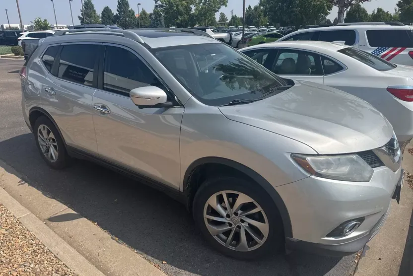 2015 Nissan Rogue SL photo 1