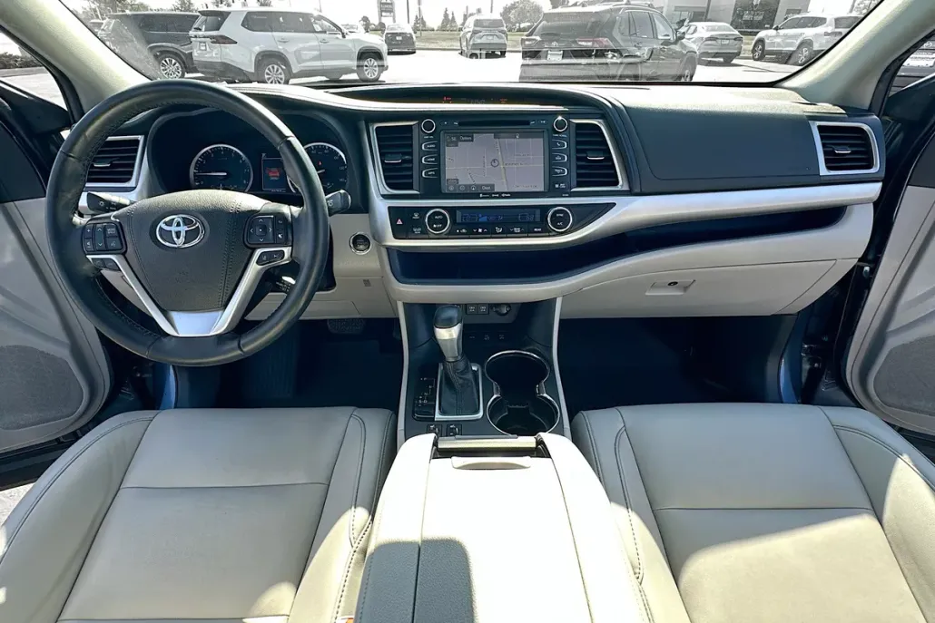 2019 Toyota Highlander XLE photo 1