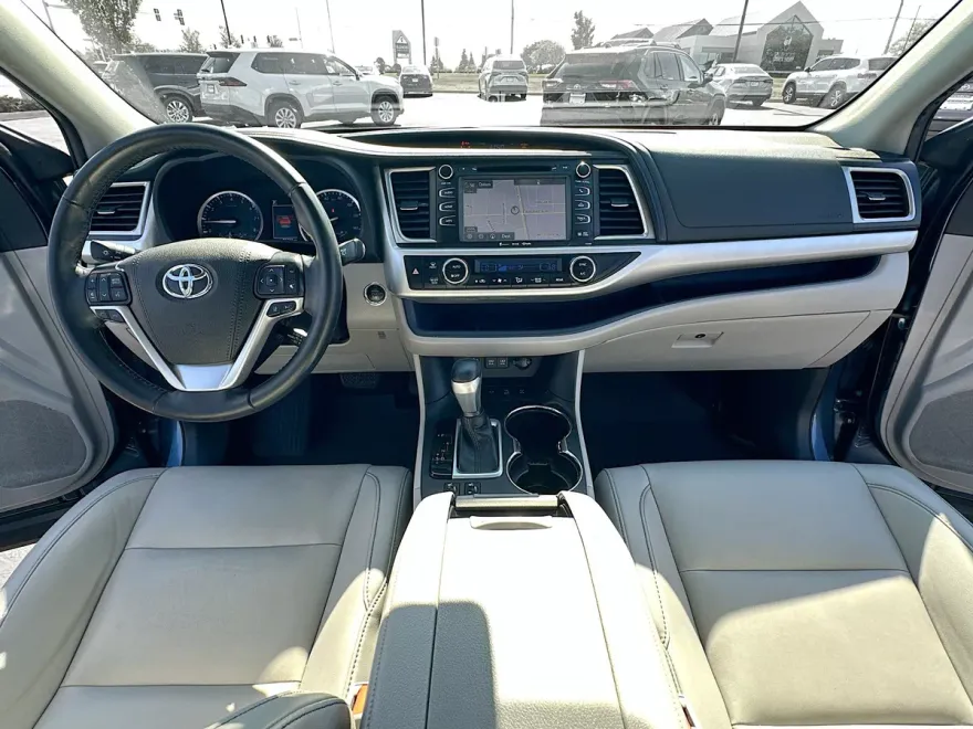 2019 Toyota Highlander XLE photo 1