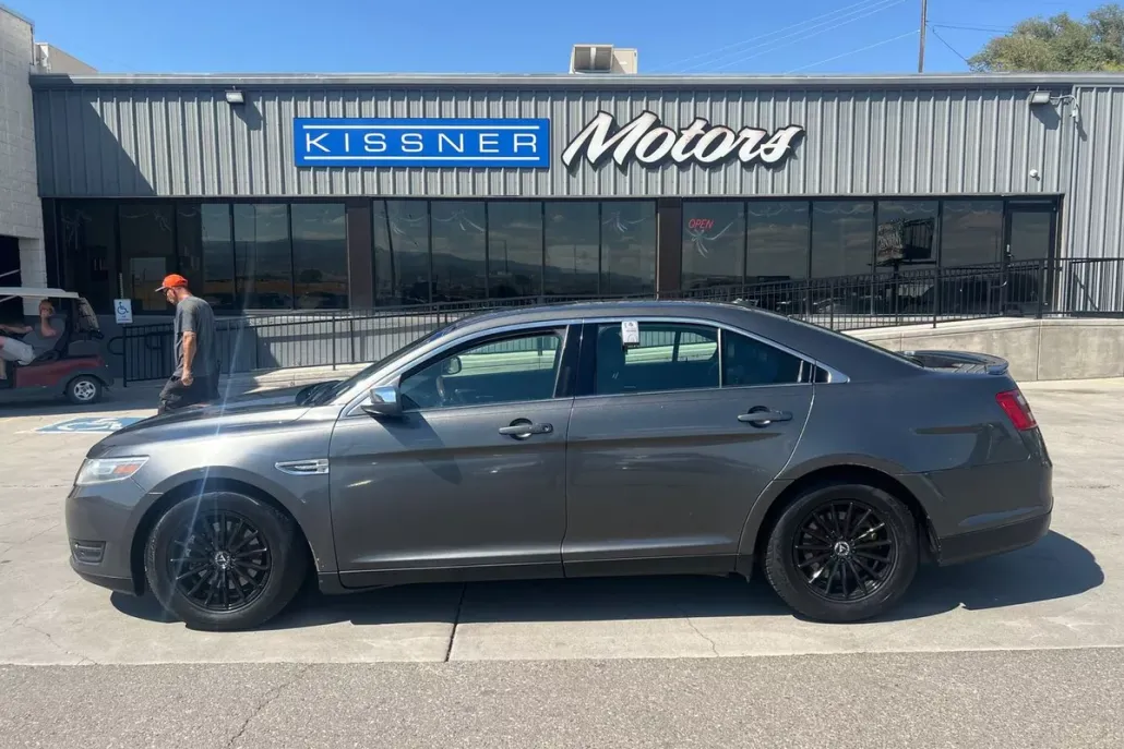 2017 Ford Taurus Limited photo 1