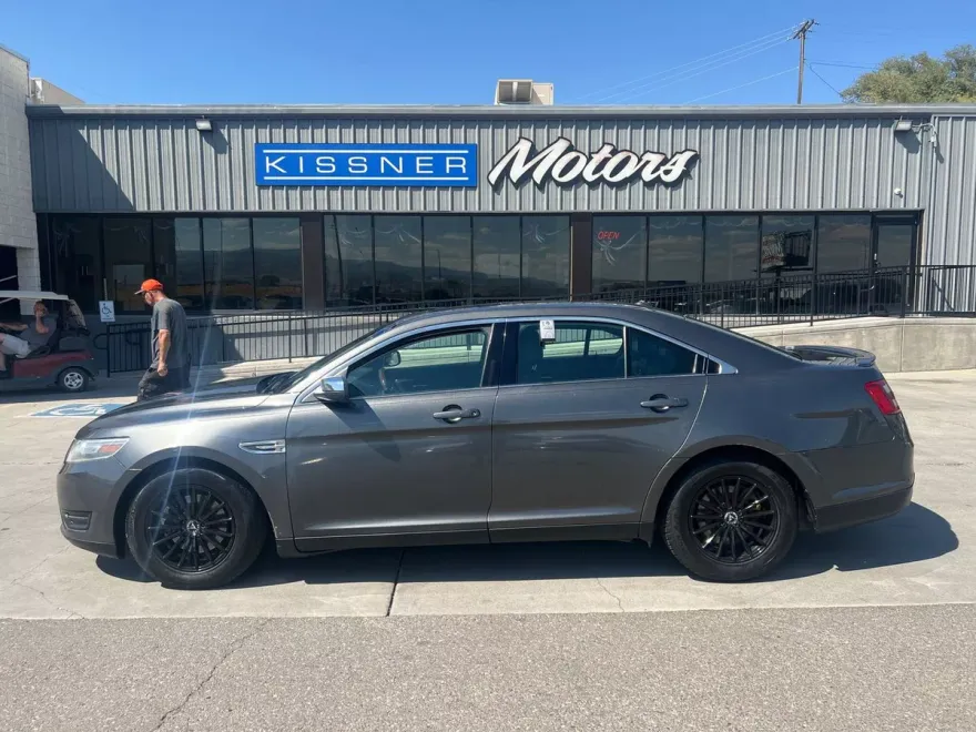 2017 Ford Taurus Limited photo 1
